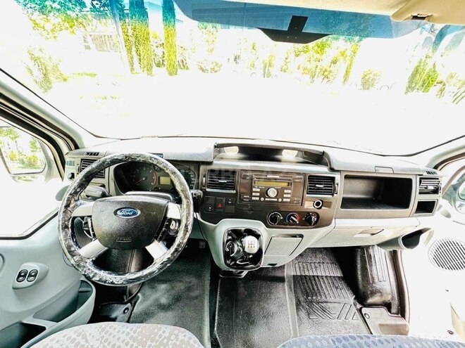 Ford Transit-19