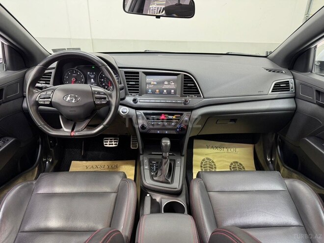 Hyundai Elantra-11