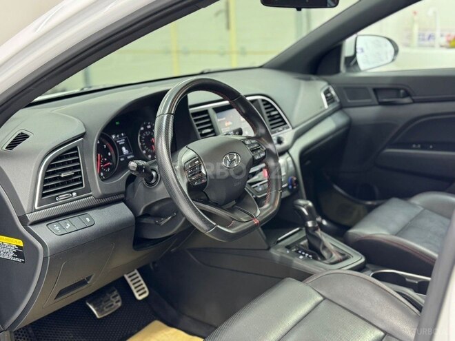 Hyundai Elantra-13