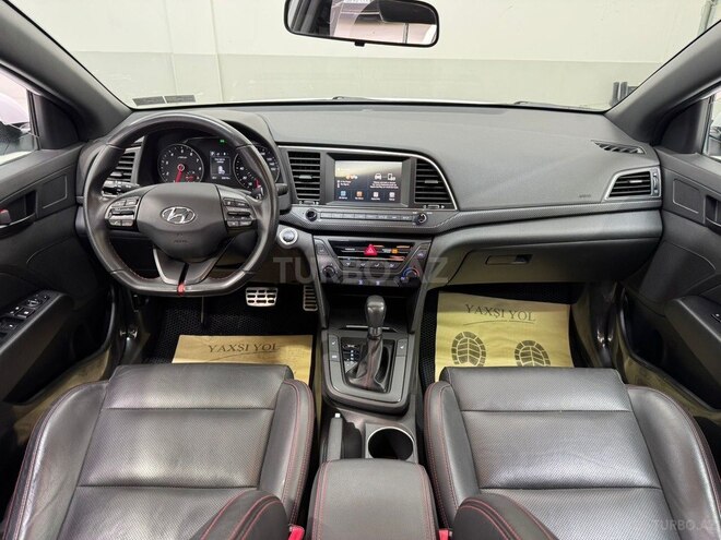Hyundai Elantra-12