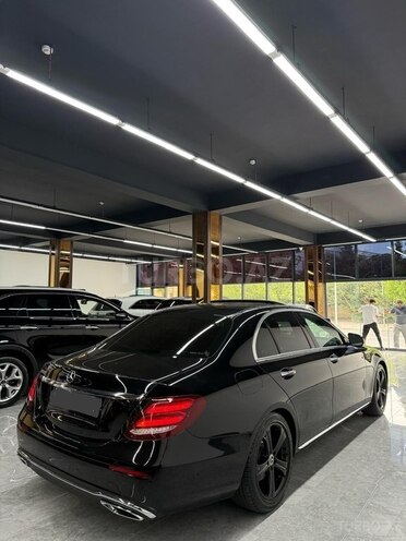 Mercedes E 220 d-4