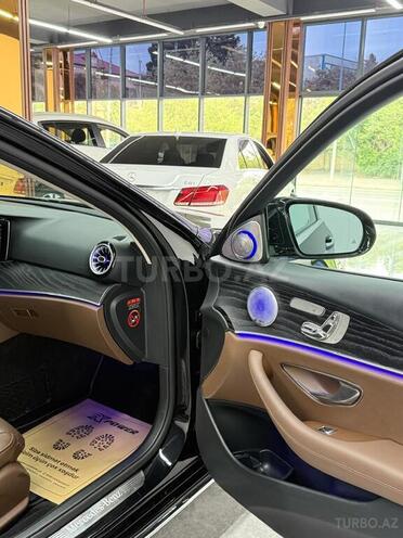Mercedes E 220 d-12