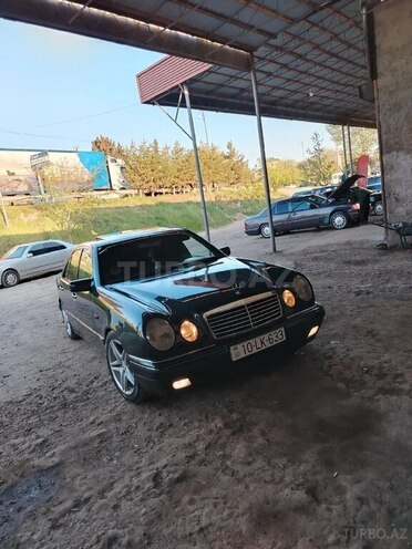 Mercedes E 230 1997, 218,000 km - 2.3 l - Qazax
