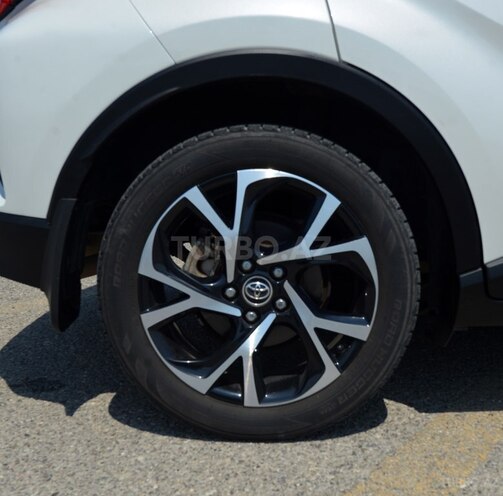 Toyota C-HR 2018, 124,402 km - 2.0 l - Bakı