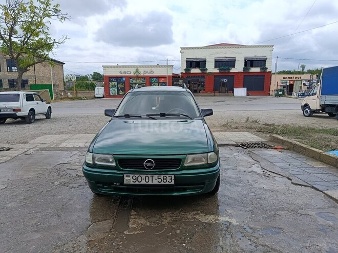 Opel Astra 1996, 200,000 km - 1.6 l - Quba