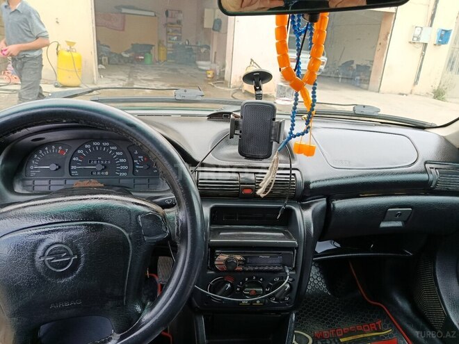 Opel Astra 1996, 200,000 km - 1.6 l - Quba