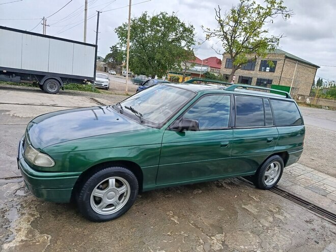 Opel Astra 1996, 200,000 km - 1.6 l - Quba