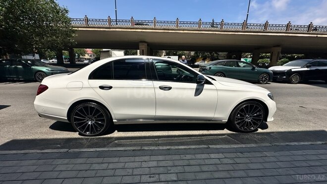 Mercedes E 200 d-5