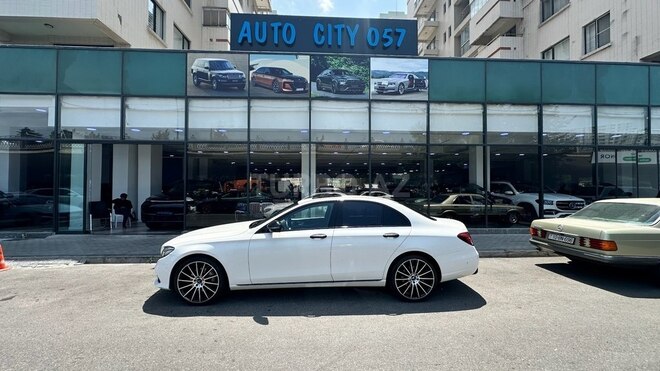 Mercedes E 200 d-4