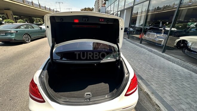 Mercedes E 200 d-8