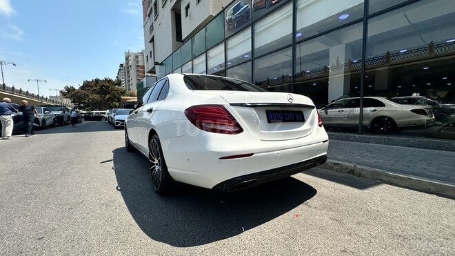 Mercedes E 200 d-7
