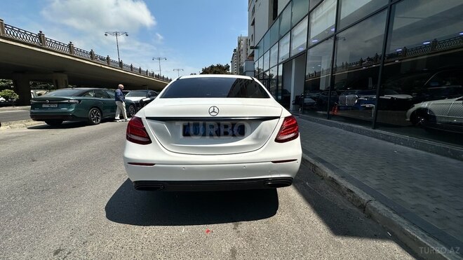 Mercedes E 200 d-6