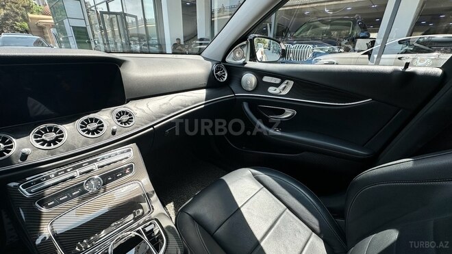 Mercedes E 200 d-13