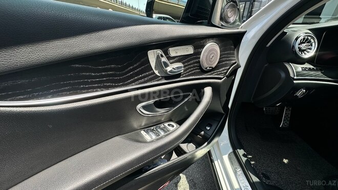Mercedes E 200 d-10