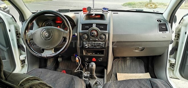 Renault Megane-12