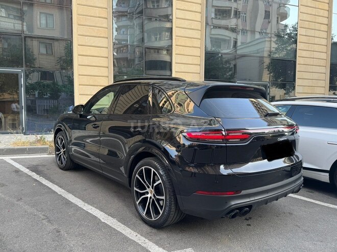 Porsche Cayenne-2