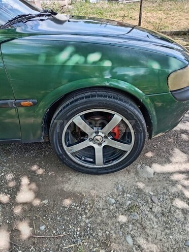 Opel Vectra 1996, 250,000 km - 1.6 l - Qazax