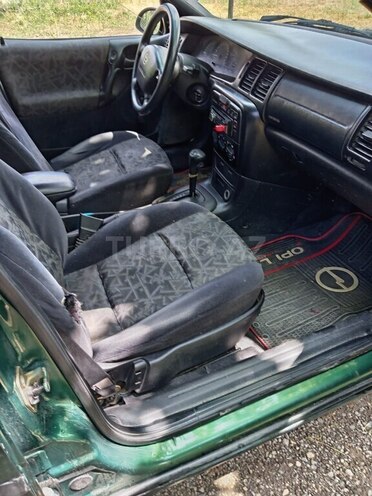 Opel Vectra 1996, 250,000 km - 1.6 l - Qazax