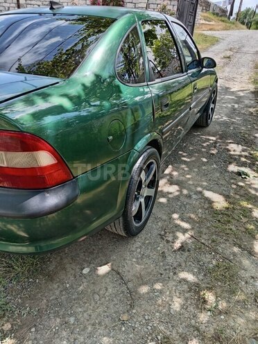 Opel Vectra 1996, 250,000 km - 1.6 l - Qazax