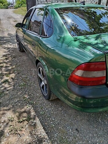 Opel Vectra 1996, 250,000 km - 1.6 l - Qazax