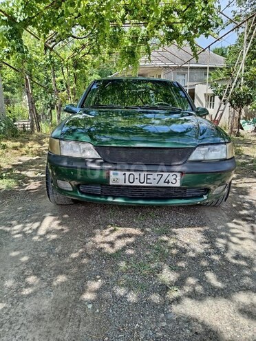 Opel Vectra 1996, 250,000 km - 1.6 l - Qazax