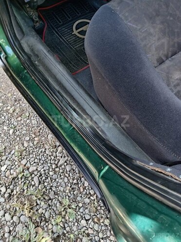 Opel Vectra 1996, 250,000 km - 1.6 l - Qazax