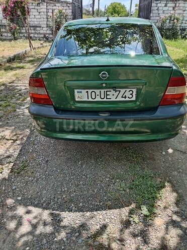 Opel Vectra 1996, 250,000 km - 1.6 l - Qazax