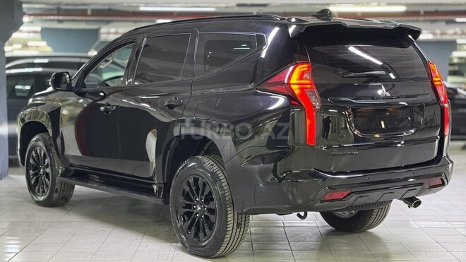 Mitsubishi Montero Sport-5