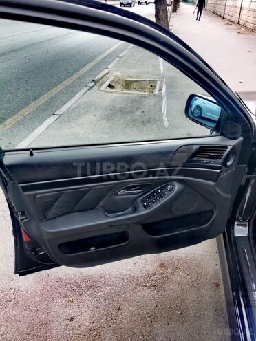 BMW 525 2001, 283,000 km - 2.5 l - Bakı