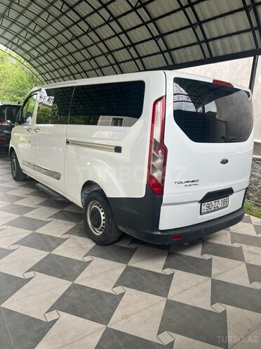 Ford Tourneo Custom 2014, 300,000 km - 2.2 l - Qax