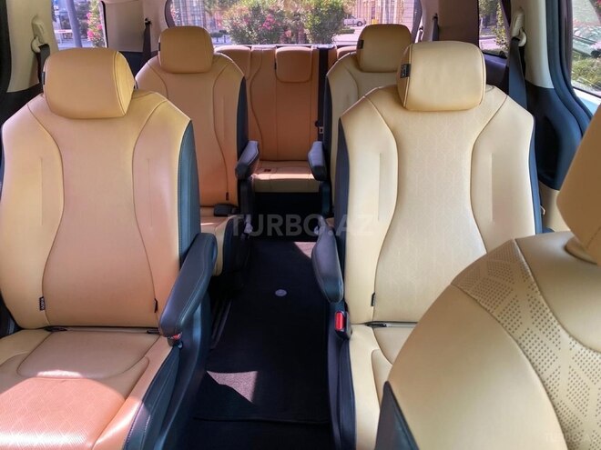 Kia Carnival-8