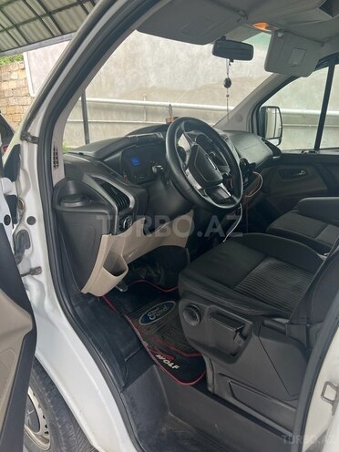 Ford Tourneo Custom 2014, 300,000 km - 2.2 l - Qax