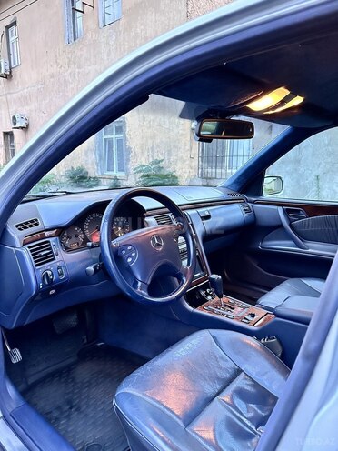 Mercedes E 280 1999, 326,000 km - 2.8 l - Bakı