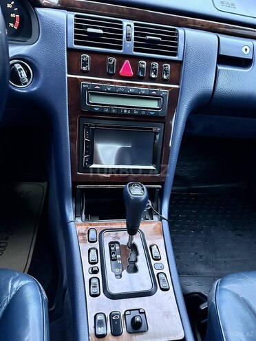 Mercedes E 280 1999, 326,000 km - 2.8 l - Bakı