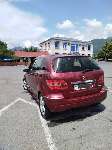 Mercedes B 170 2007, 136,571 km - 1.7 л - Qax