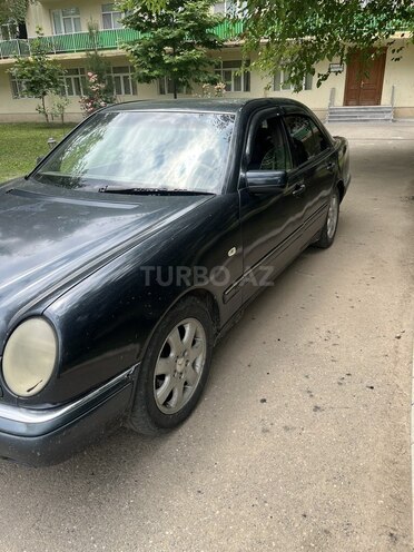 Mercedes E 220 d 1998, 550,000 km - 2.2 л - Qazax