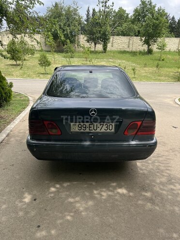 Mercedes E 220 d 1998, 550,000 km - 2.2 л - Qazax
