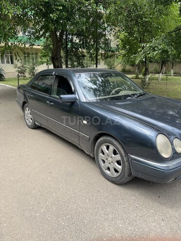 Mercedes E 220 d 1998, 550,000 km - 2.2 л - Qazax