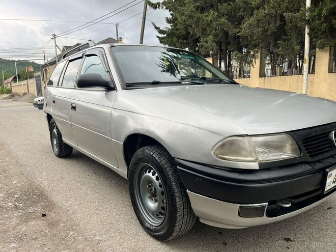 Opel Astra 1997, 383,000 km - 1.6 l - Quba