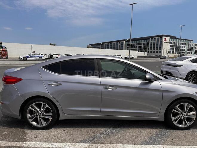 Hyundai Elantra-2