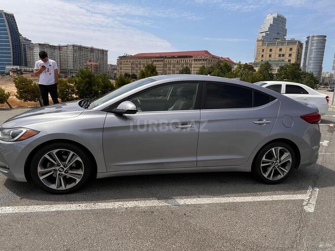 Hyundai Elantra-3