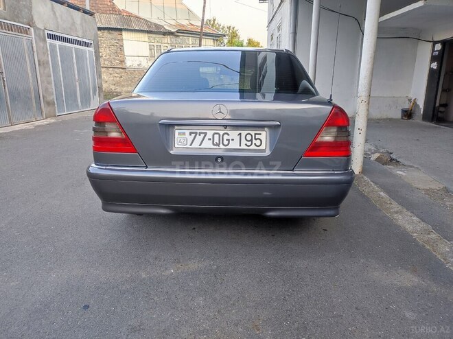 Mercedes C 200 2015, 384,444 km - 2.0 l - Qax