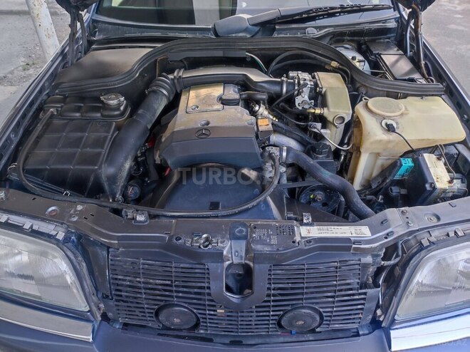 Mercedes C 200 2015, 384,444 km - 2.0 l - Qax