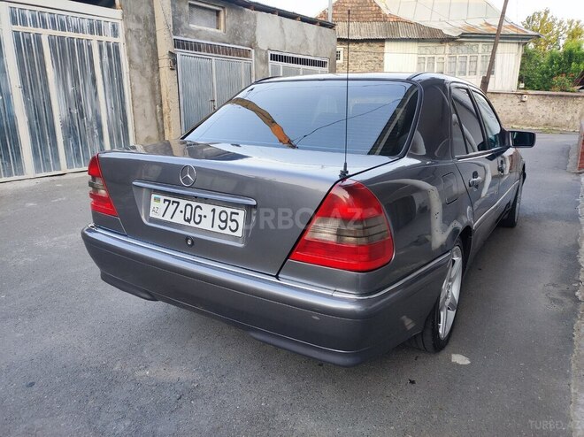 Mercedes C 200 2015, 384,444 km - 2.0 l - Qax