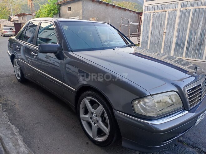 Mercedes C 200 2015, 384,444 km - 2.0 l - Qax