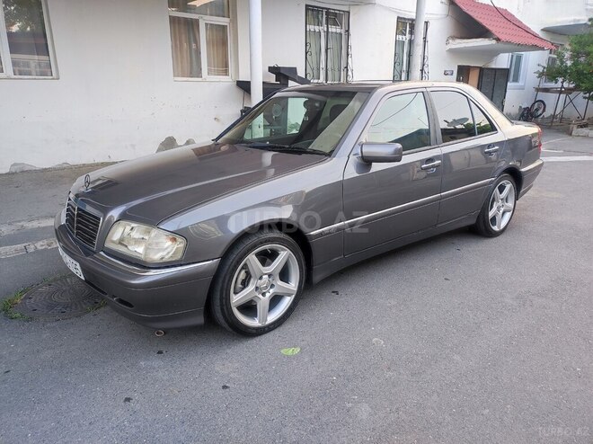 Mercedes C 200 2015, 384,444 km - 2.0 l - Qax