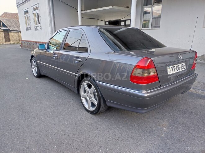 Mercedes C 200 2015, 384,444 km - 2.0 l - Qax