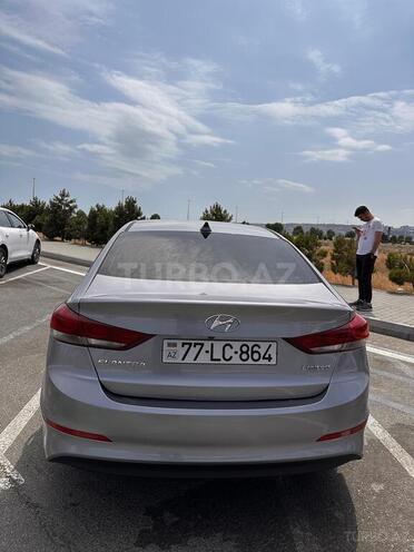 Hyundai Elantra-4