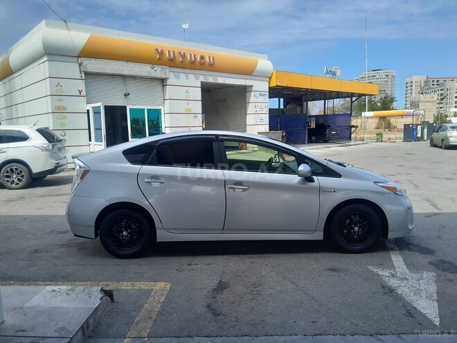Toyota Prius 2015, 150,000 km - 1.8 л - Bakı