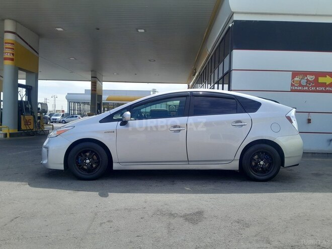 Toyota Prius 2015, 150,000 km - 1.8 л - Bakı